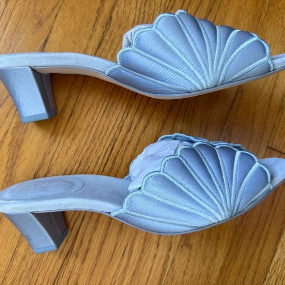 Reformation Waldena Mule Mist Satin Scallop Shell Size 9 LIKE NEW - Picture 2 of 10